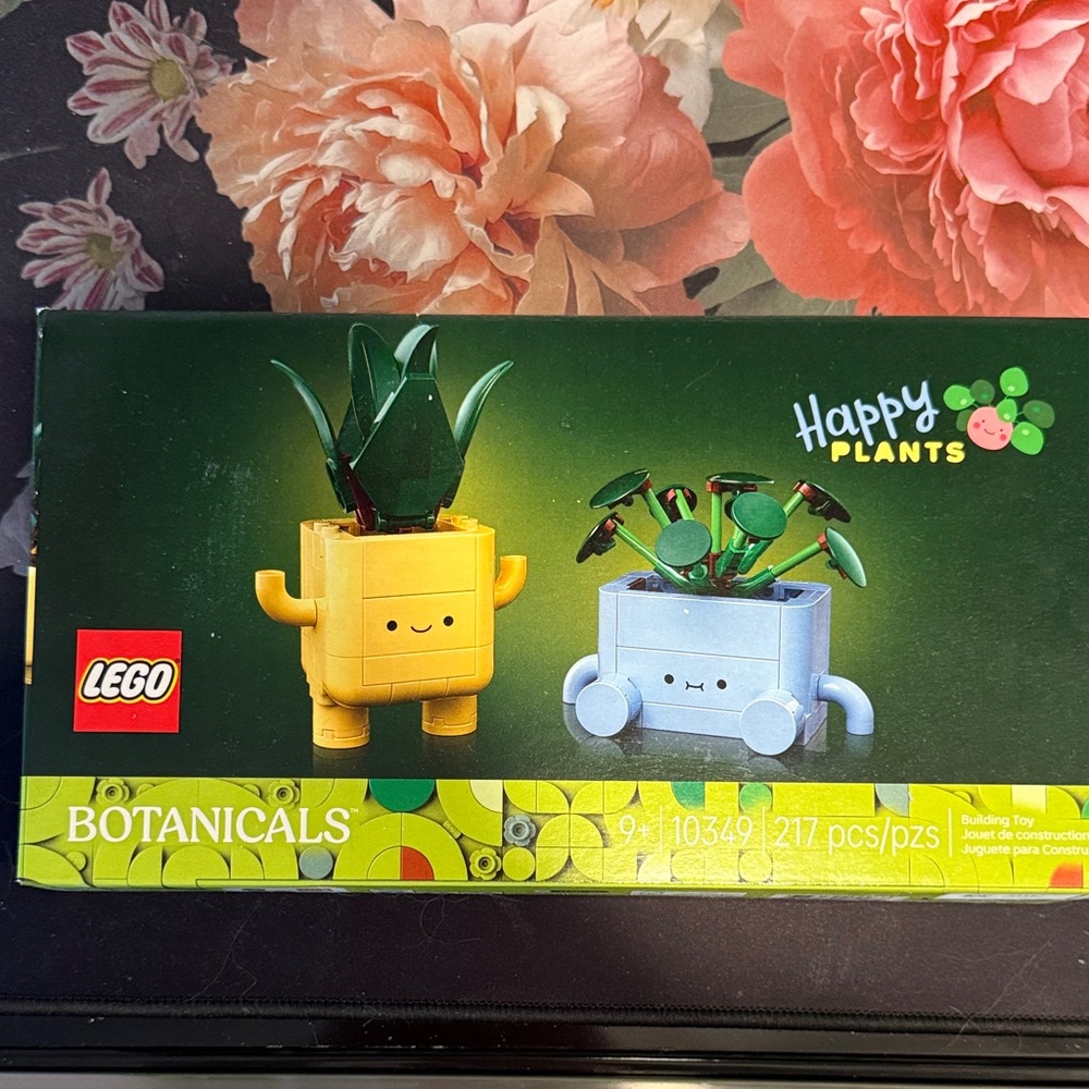 LEGO Yellow and Light Blue Happy Plants Planter Duo